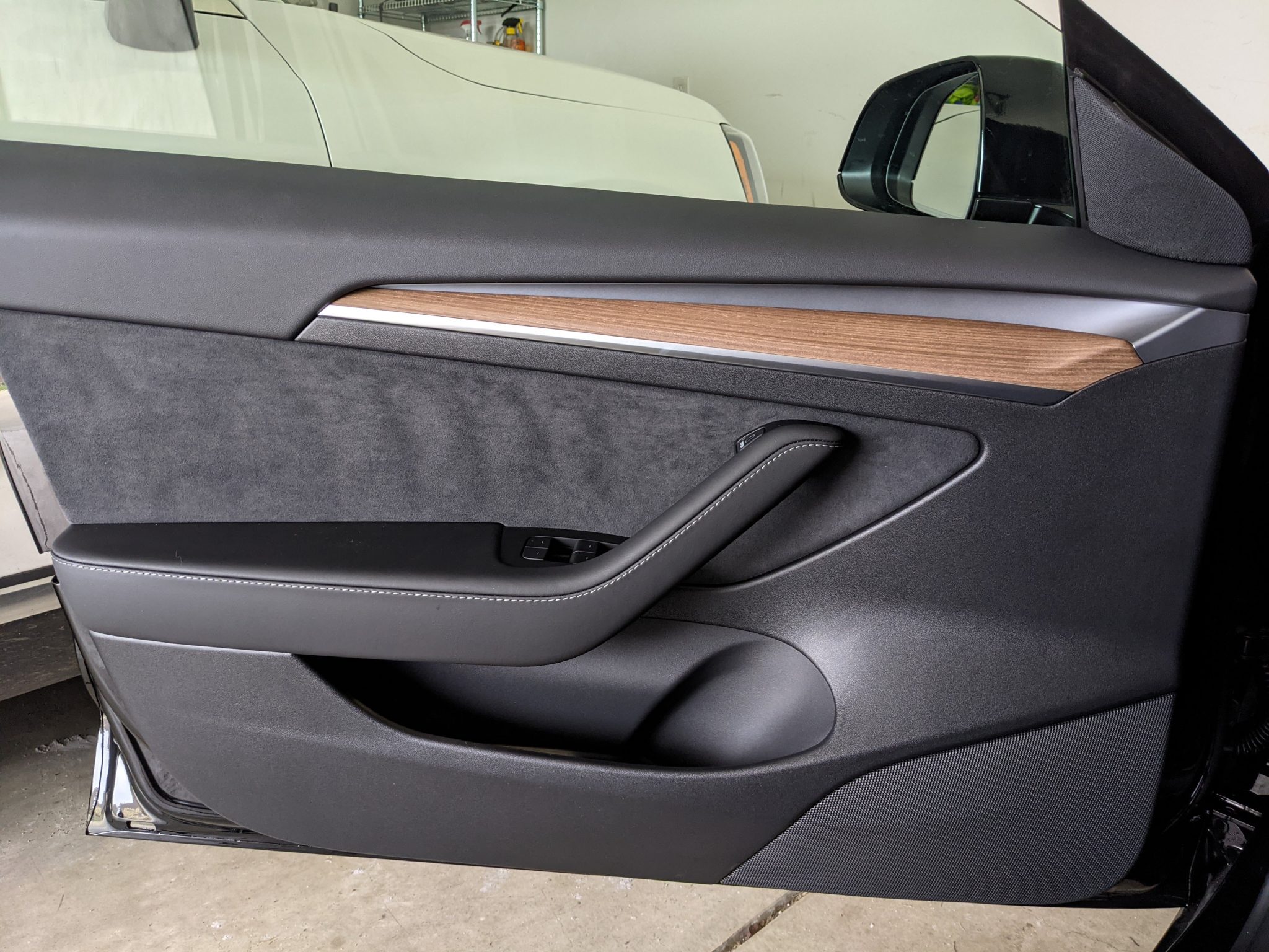First Tesla Model 3 with new wood door trim delivered in the US, and it