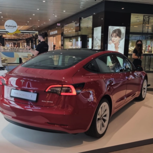 Tesla pop up Bucharest