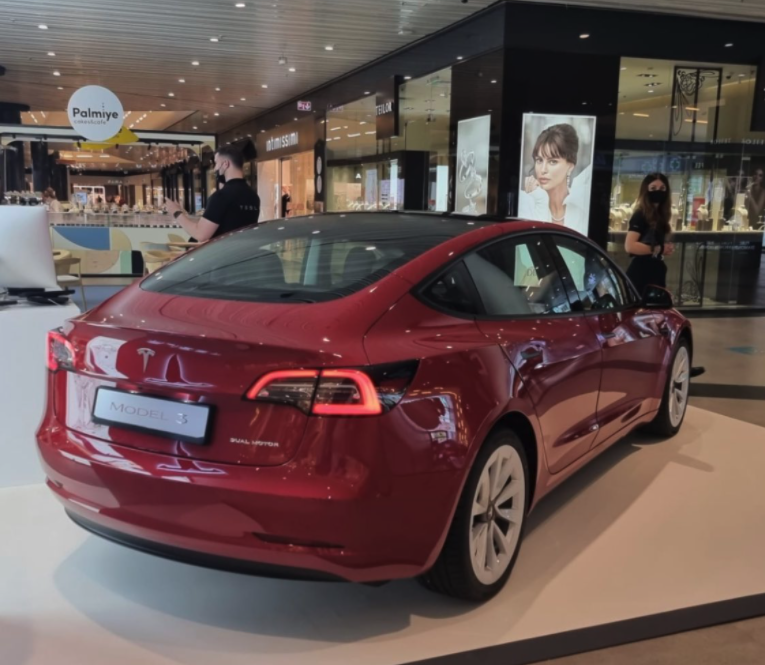 Tesla pop up Bucharest