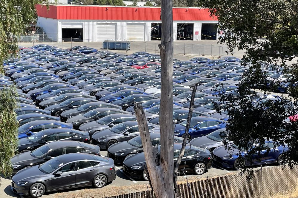 Model S lot rows