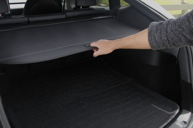 Model-Y-Cargo-Screen_retractable_bay_info_1