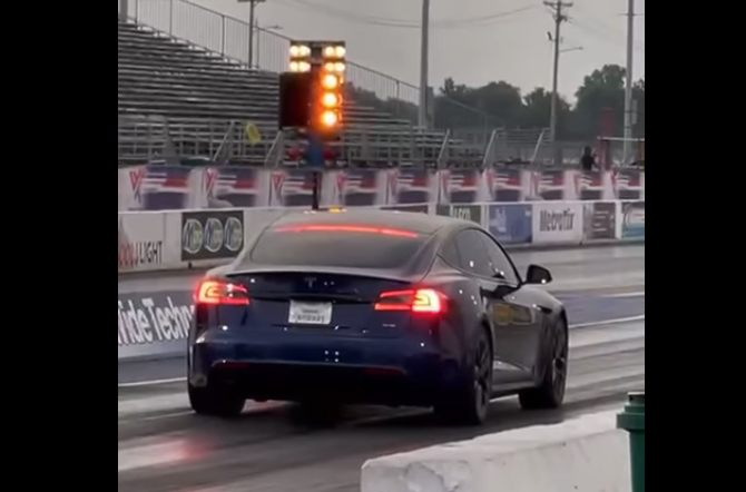 QUARTER MILE MODEL S PLAID