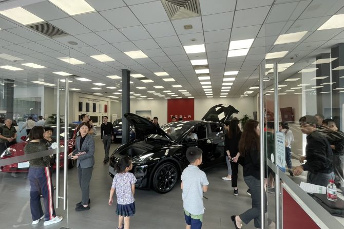Tesla China SR Model Y store