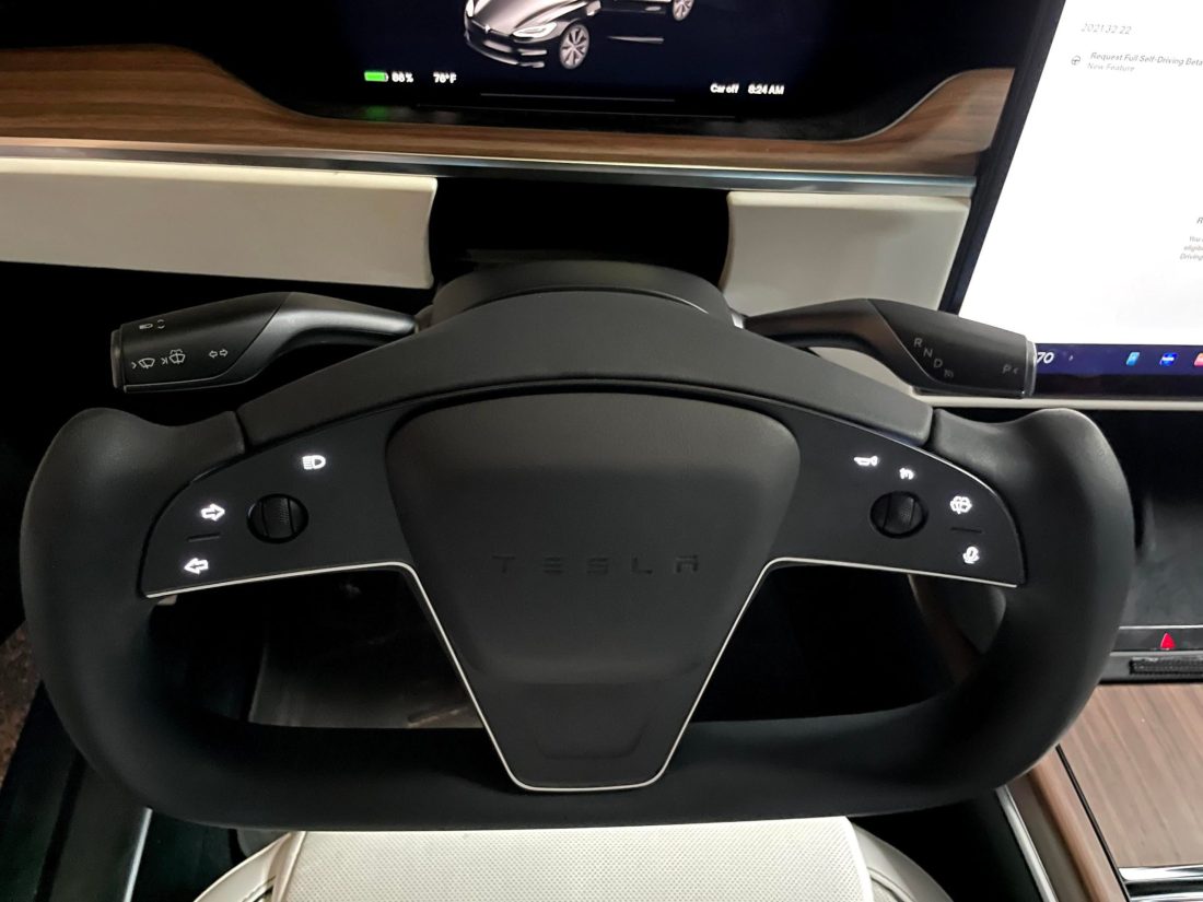 Tesla Model S Plaid owner mods yoke steering wheel to add stalks Drive Tesla