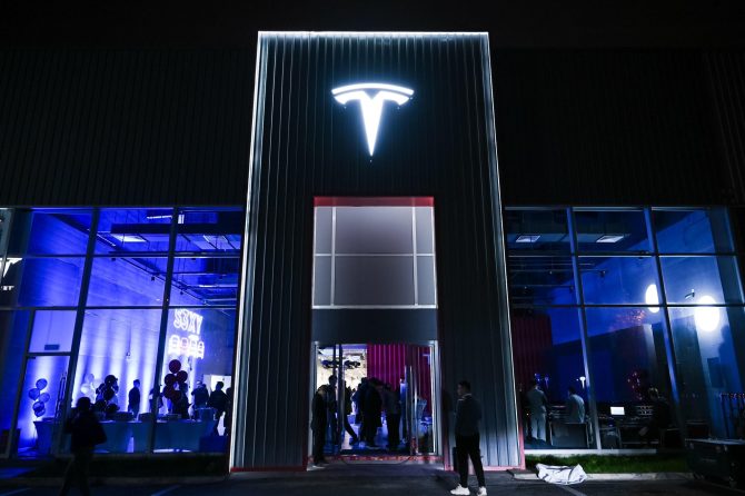 tesla China delivery2