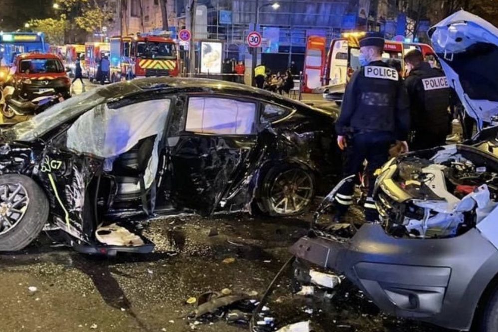Model 3 paris crash