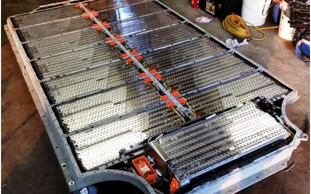 Tesla-Model-S-battery-pack