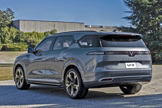 Vinfast-VF9-EV-SUV-1