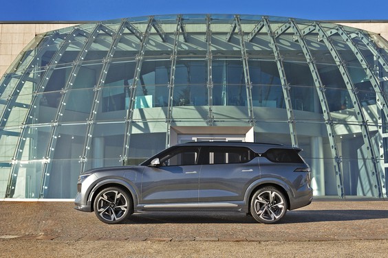 Vinfast-VF9-EV-SUV-2