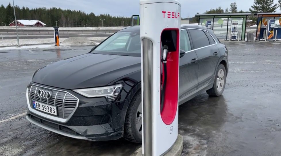 Tesla adds cameras to non-Tesla Supercharger pilot station in Norway to monitor third-party EVs [Update]