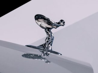 98-rolls-royce-spirit-of-ecstasy-2022-side