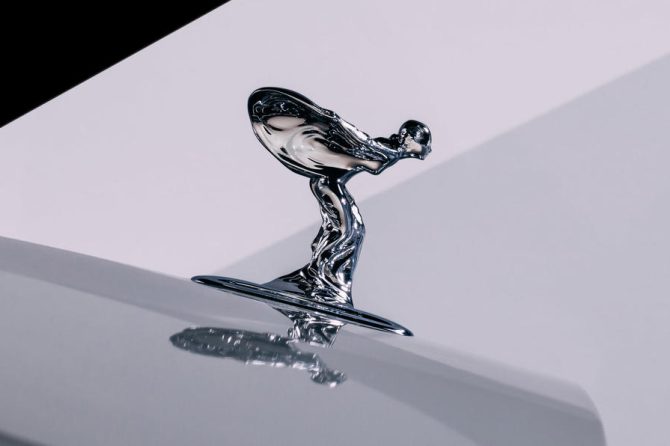98-rolls-royce-spirit-of-ecstasy-2022-side