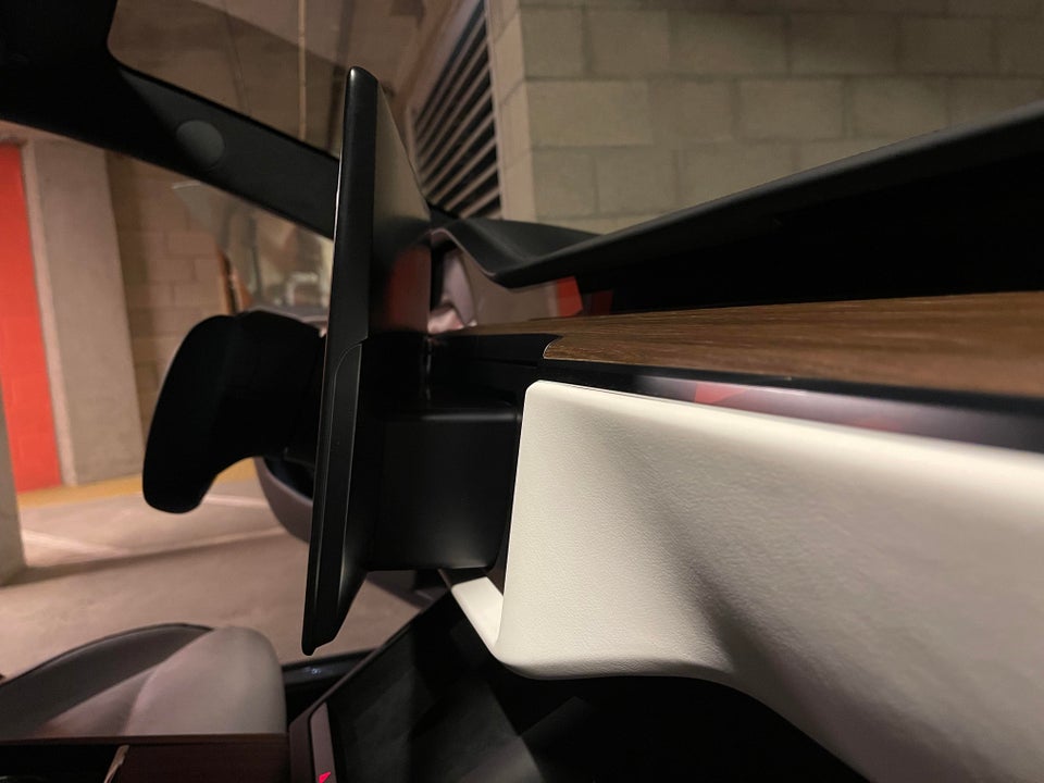 This Tesla owner is planning to bring back the tilt screen to the