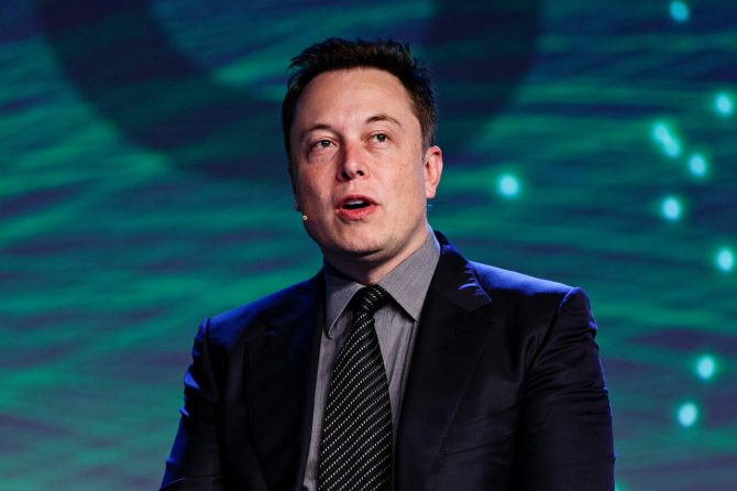 Elon-Musk-2014-conference-e1647601694389