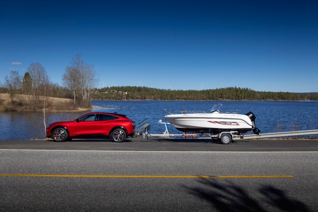 2022_FORD_MACH-E_TOWING