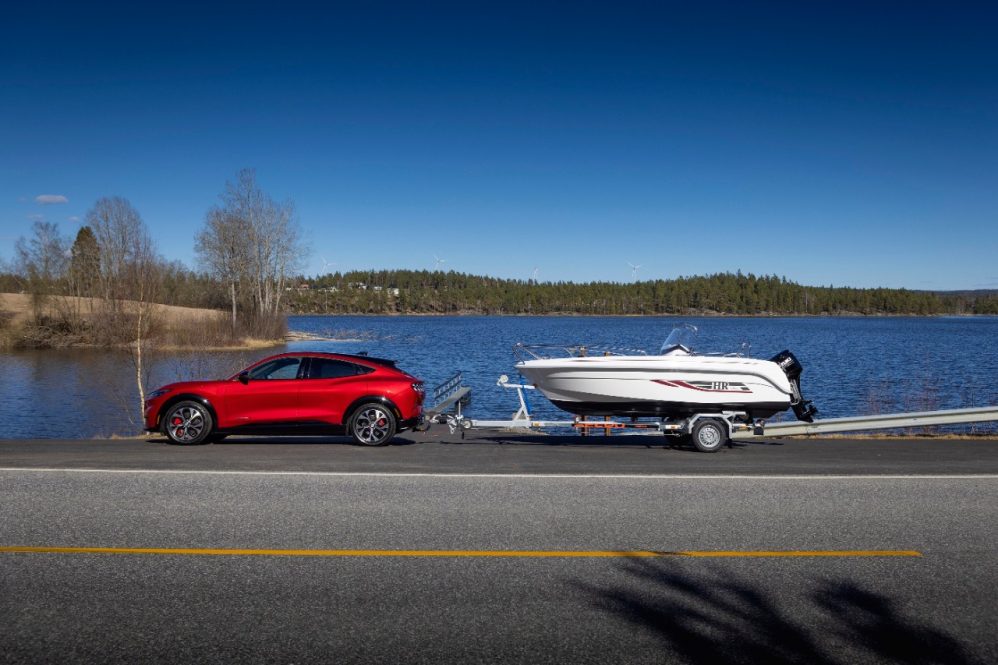 2022_FORD_MACH-E_TOWING