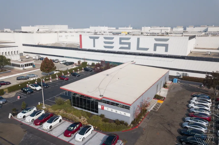 Tesla Fremont factory courtesy of Becca Farsace / The Verge