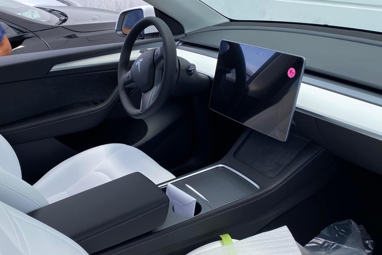 Tesla Model Y built at Fremont finally gets updated wood door panels ...