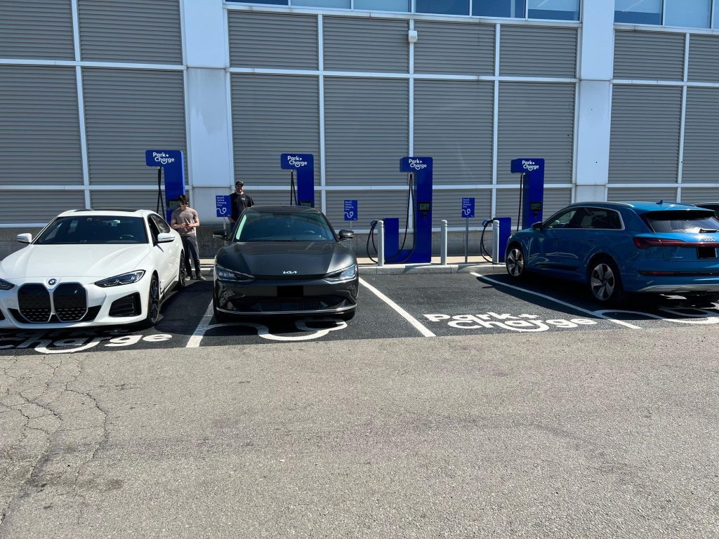975691