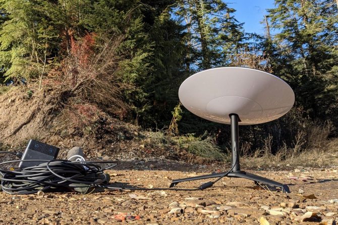 Starlink dish couretsy of REDDIT UWANDERING-CODER