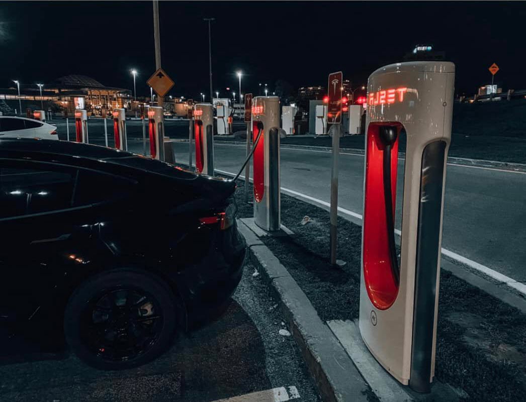 Tesla upgrades Laval Urban Supercharger to V2 stalls [Quebec] Drive Tesla