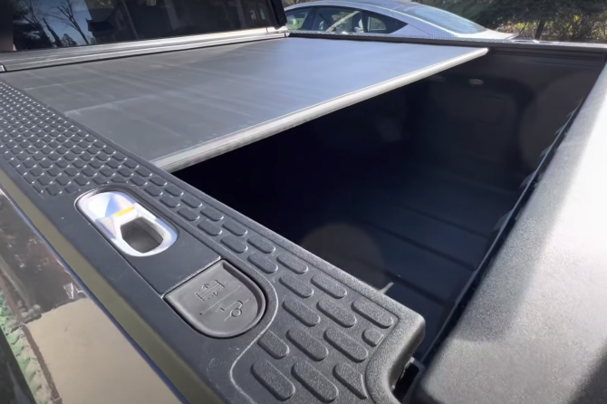 Rivian-R1T-Tonneau