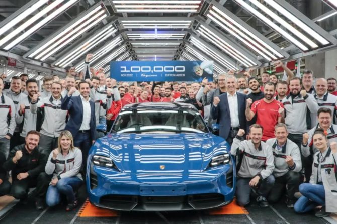 Porsche-Taycan-100000th