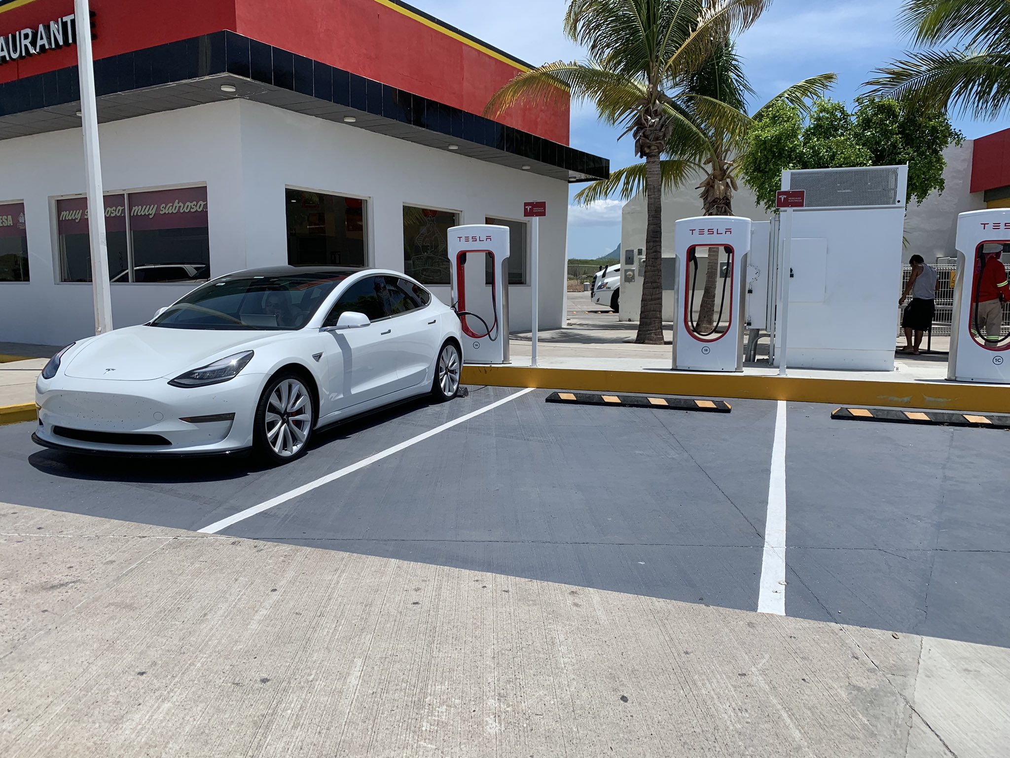Tesla to end free Supercharging in Mexico on November 14, 2022 Drive
