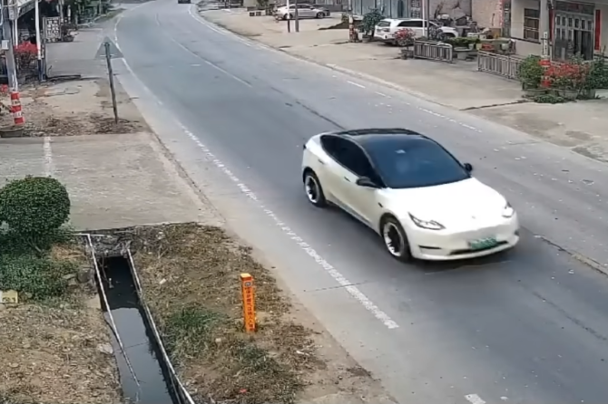 model y crash china
