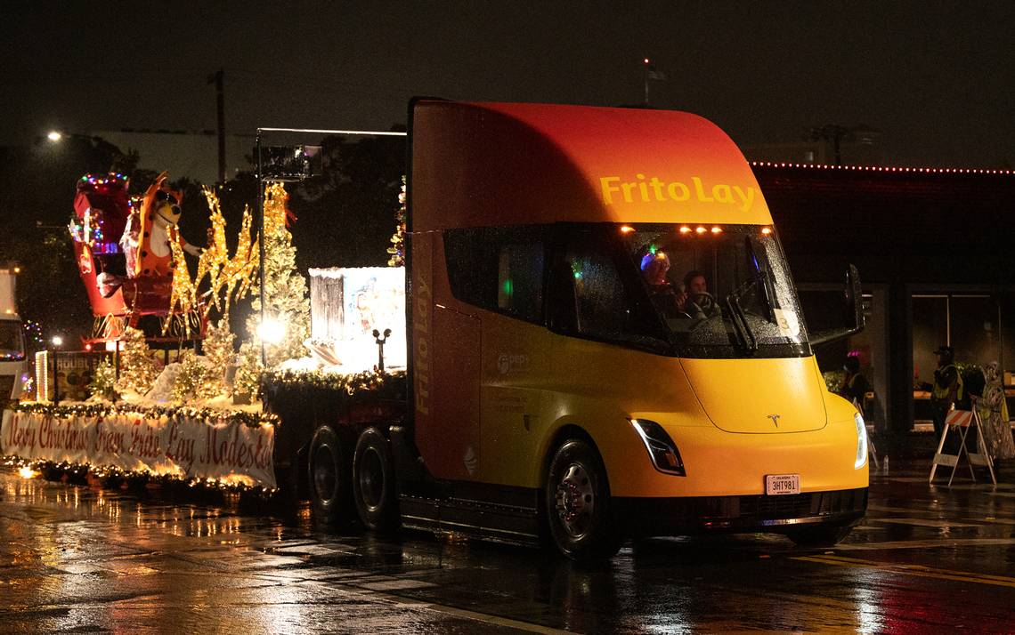 FritoLay brings out brand new Tesla Semi to Modesto Christmas parade