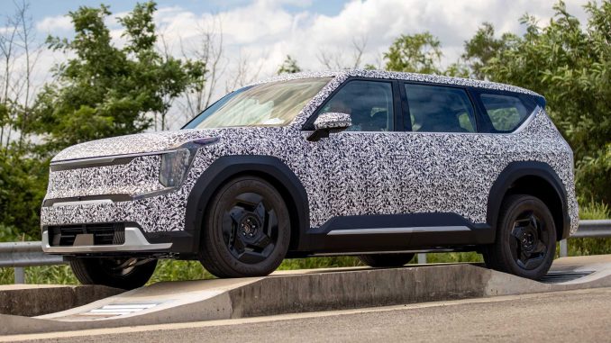 Kia EV9 camouflaged 2
