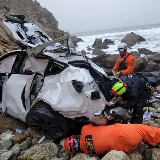 tesla-model-y-is-under-investigation-in-a-shocking-crash-in-california-209353_1