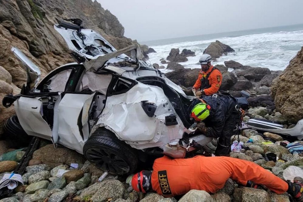 tesla-model-y-is-under-investigation-in-a-shocking-crash-in-california-209353_1