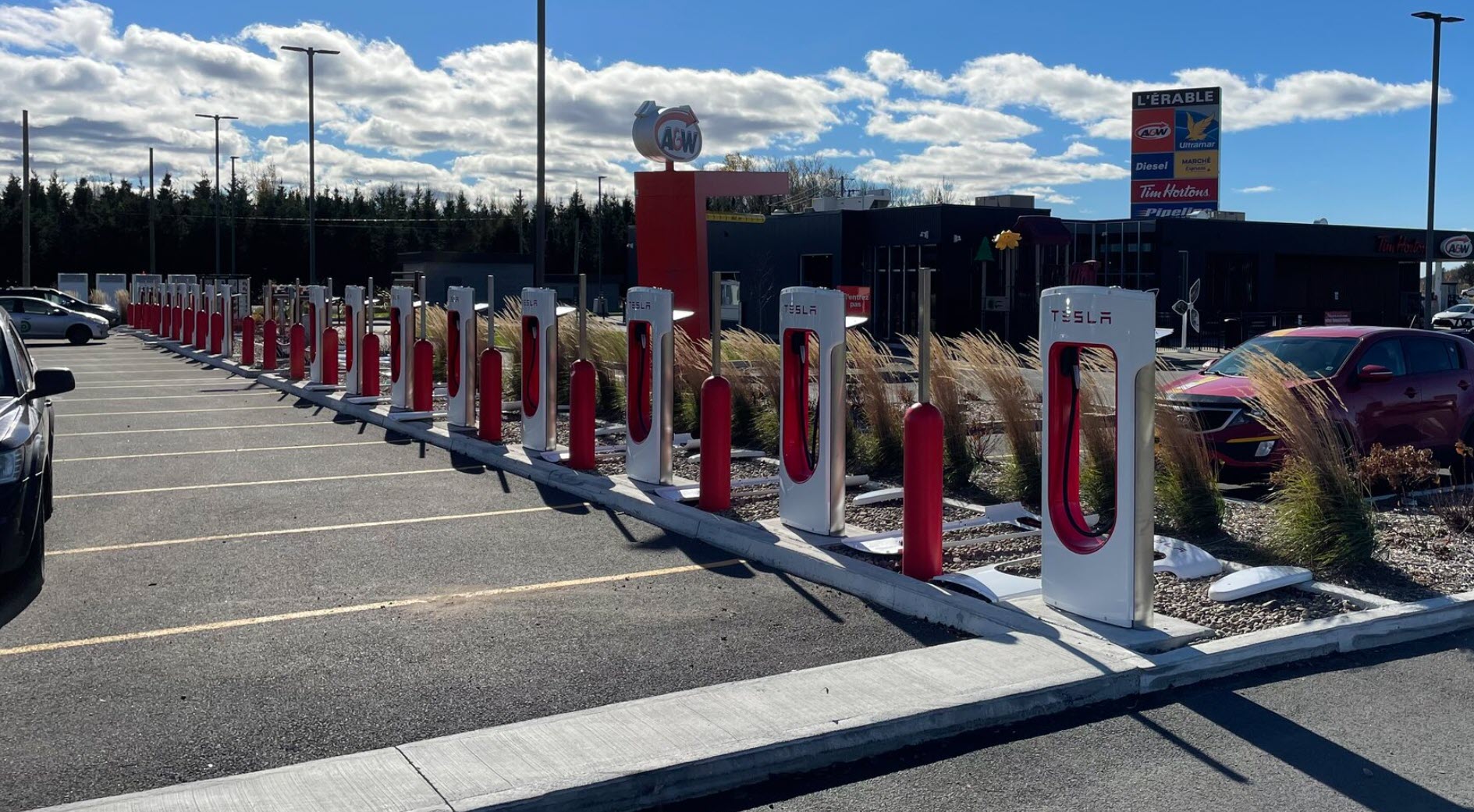 Saint-Louis-de-Blandford Supercharger now open [Quebec] - Drive Tesla