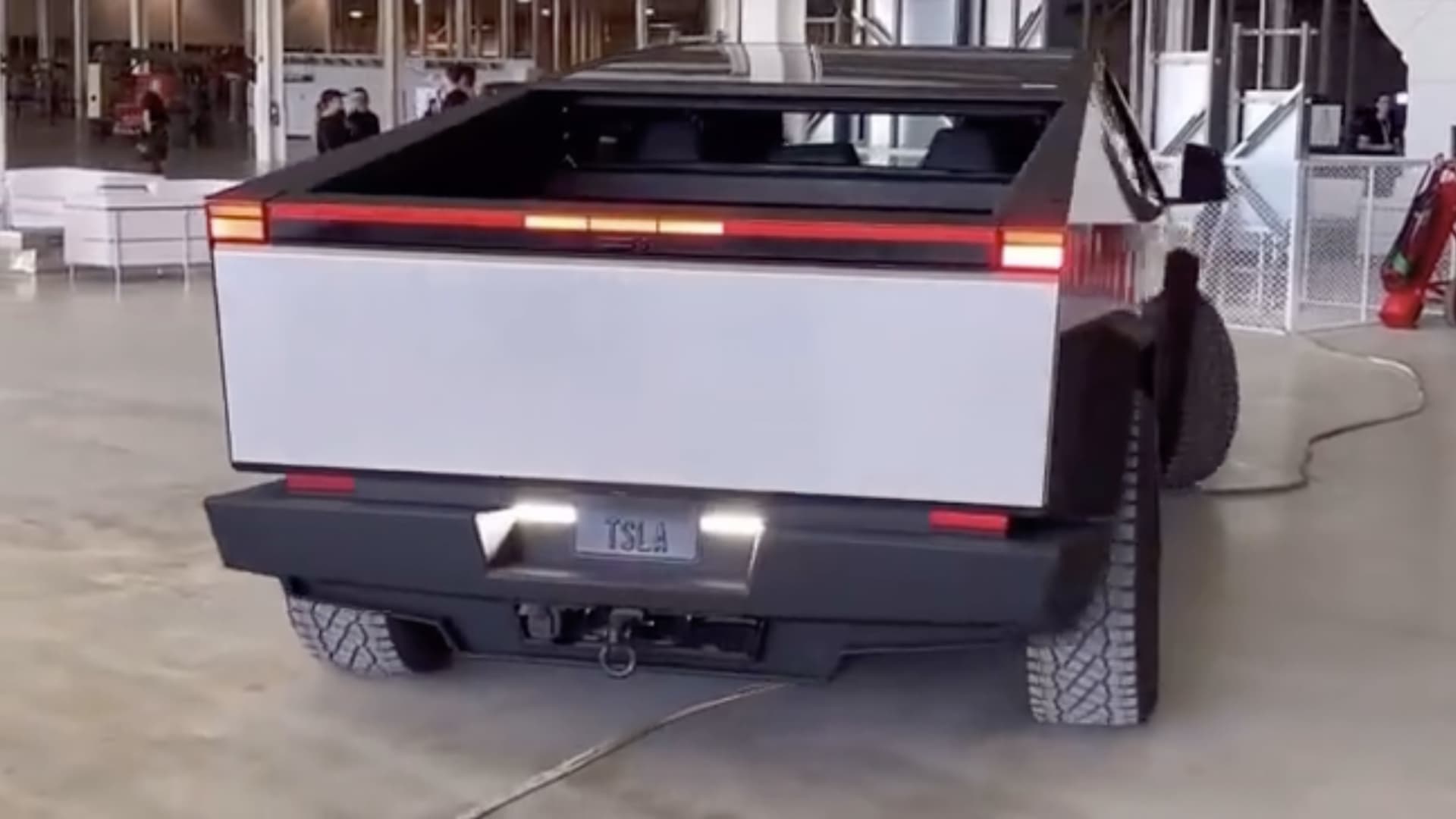 Tesla Cybertruck Will Have Full Length Red Light Bar On Tailgate Elon Musk Drive Tesla 8836