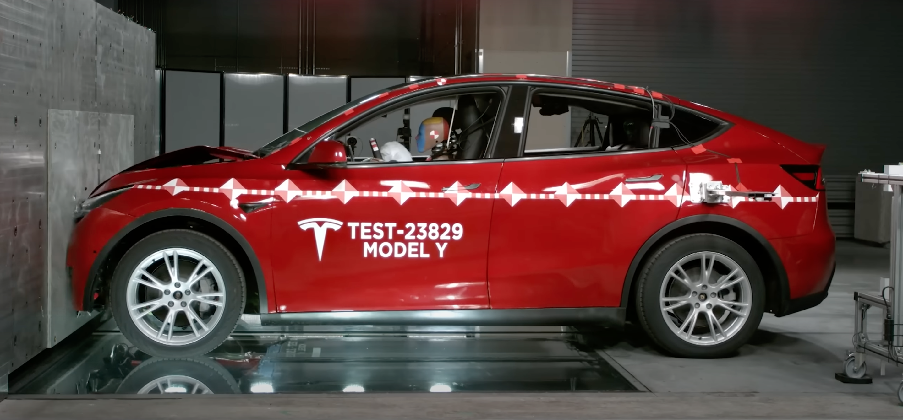 Краш тест тесла. Tesla model x краш тест. Tesla model y crash. Машины 2022 Тесла новинка. Конкурс лучший автосервис 2021 смарт.