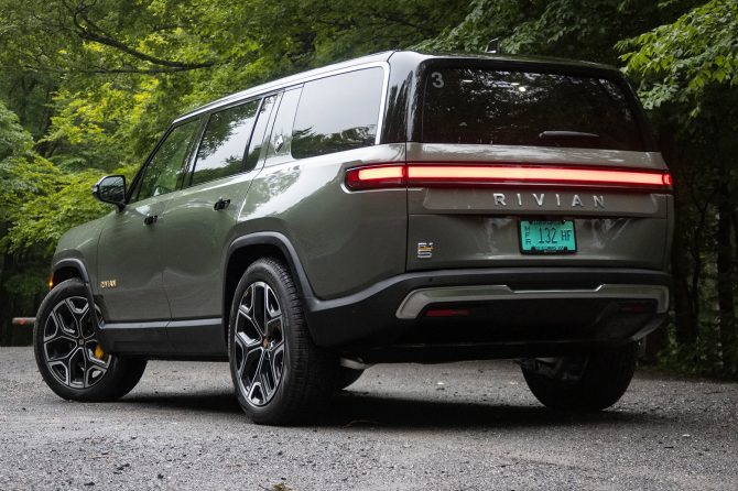 rivian r1s