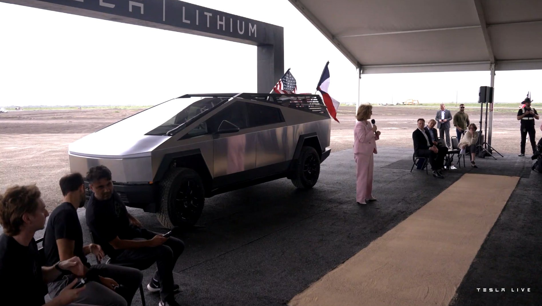 Tesla shows off custom Cybertruck tool rack accessory, but it may not