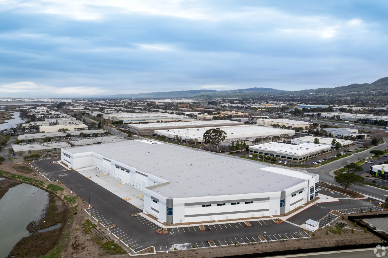 Tesla huurt een productiefaciliteit van 210.000 vierkante meter om de productie van 4.680 cellen op te voeren