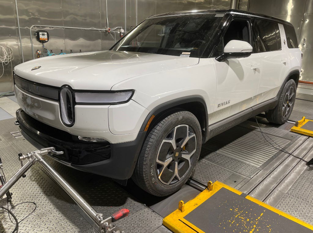 rivian r1s