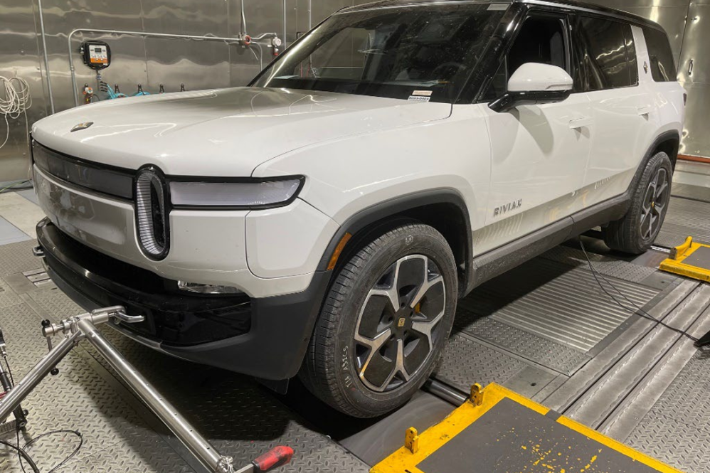 rivian r1s