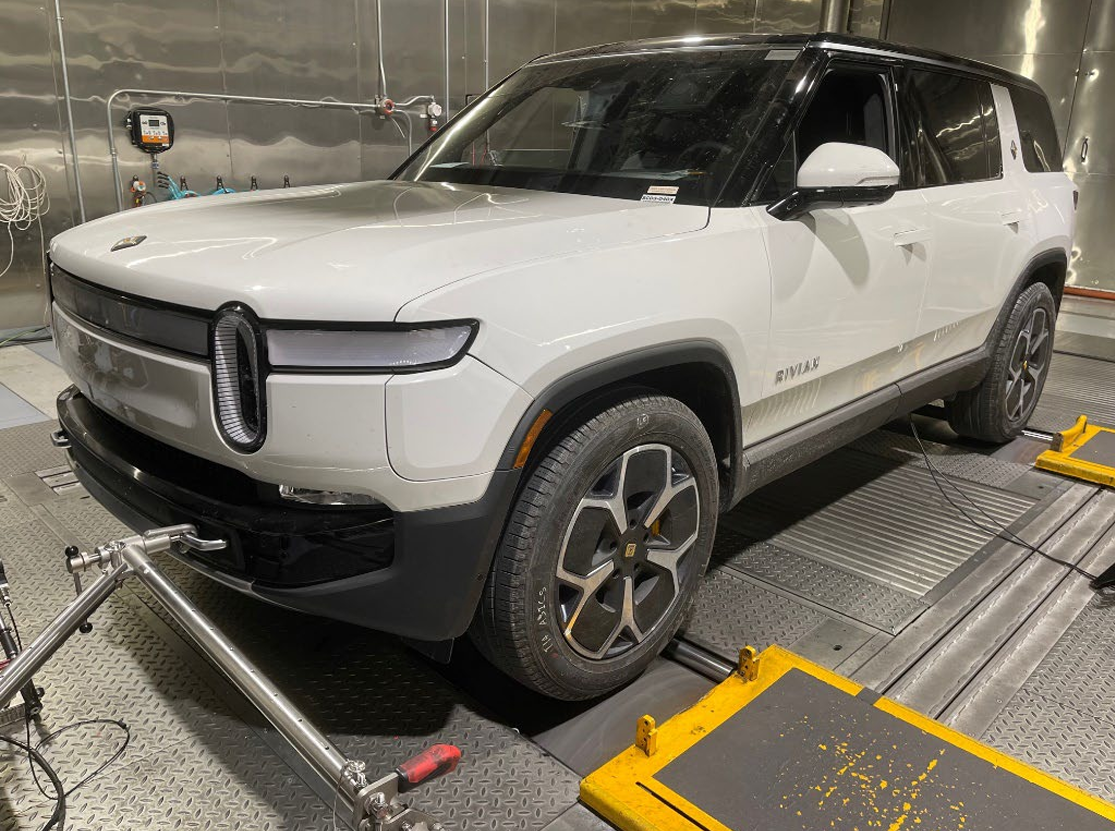 rivian r1s dual motor