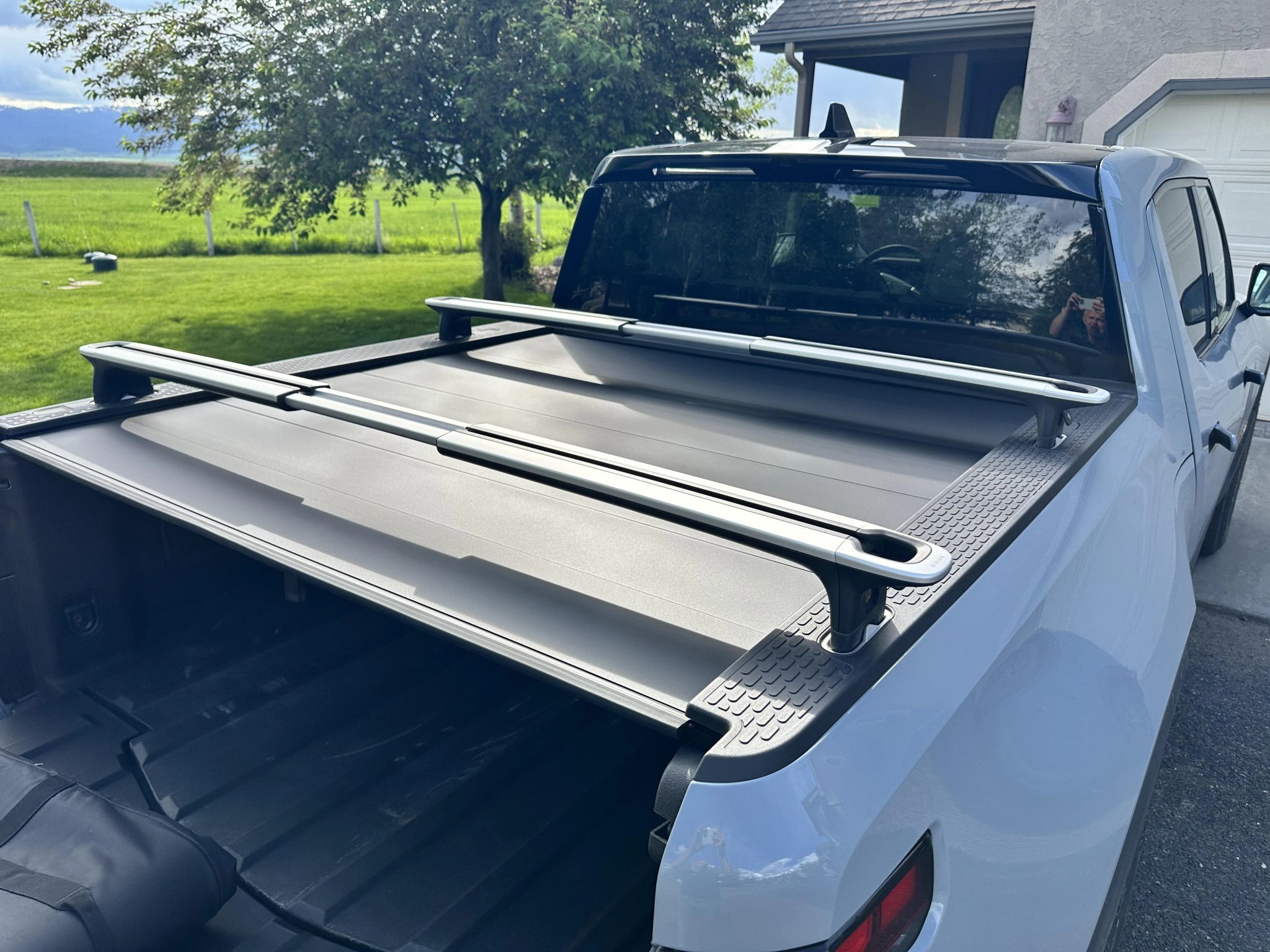 Rivian ships the first R1T manual Tonneau Covers Drive Tesla