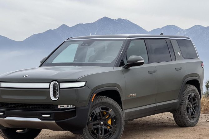 Rivian R1S 2022_1