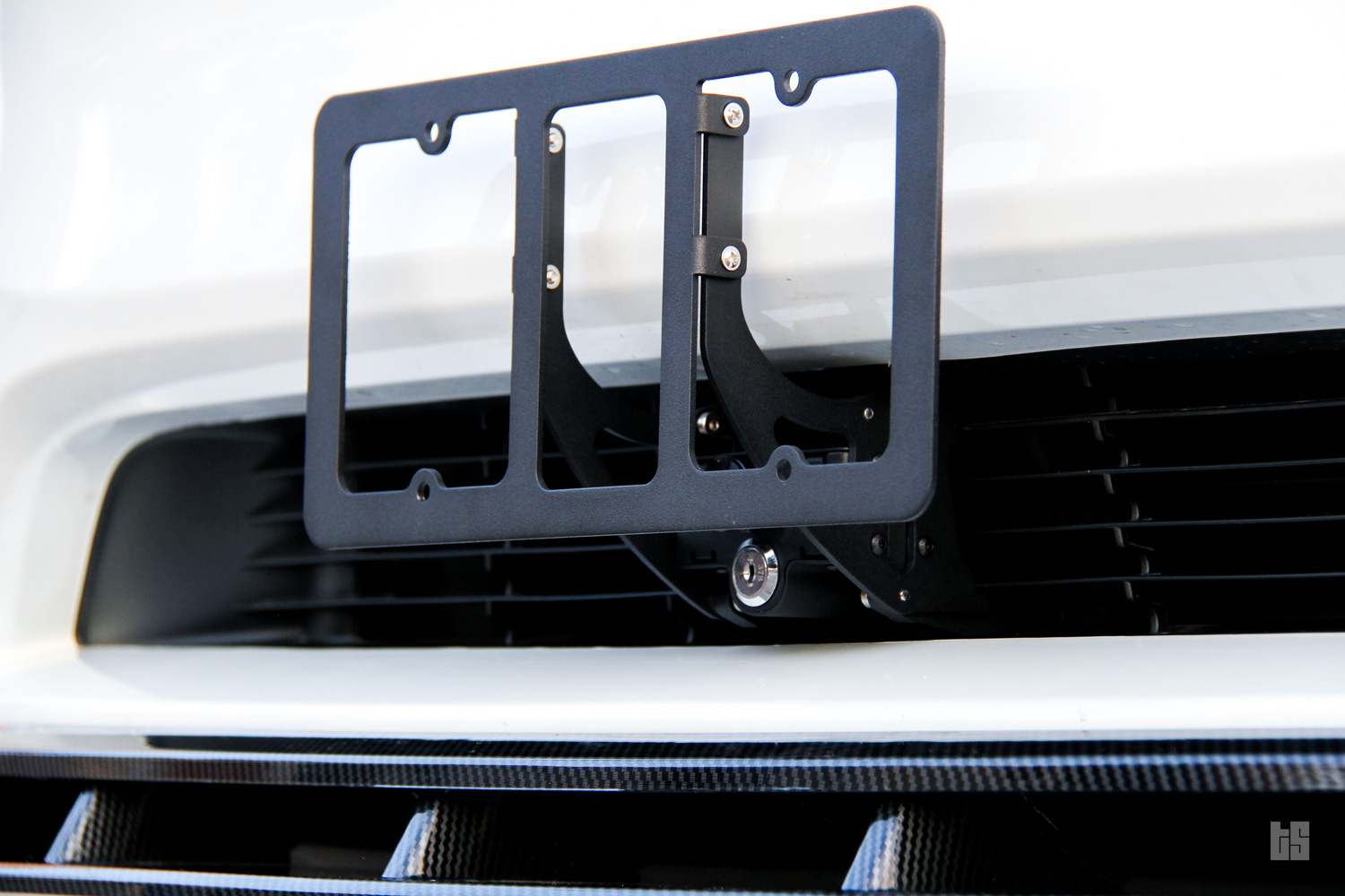 Tesloid-Tesla_Model_Y-3-Plate-Holder-Performance-13