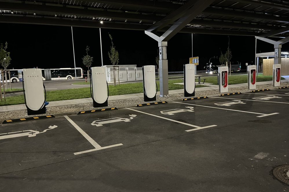 v4 supercharger giga berlin