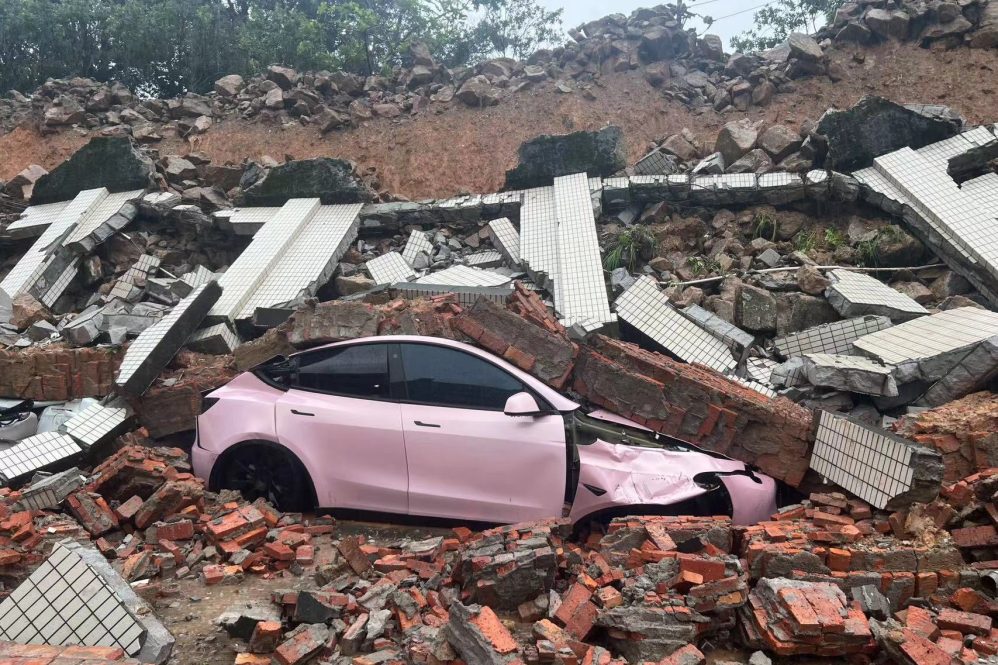 model y wall collapse