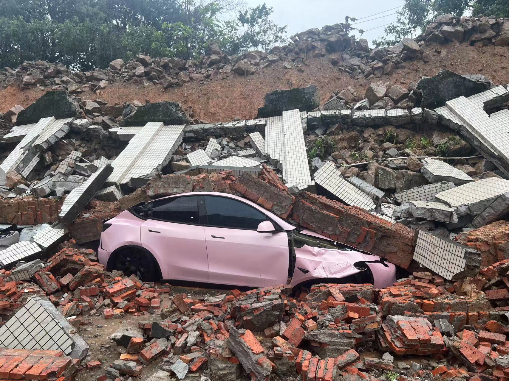 model y wall collapse