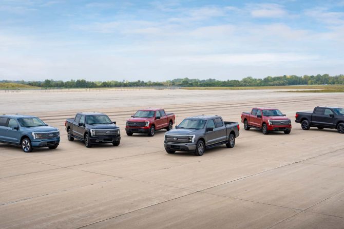 2024-ford-f-150-lightning-family
