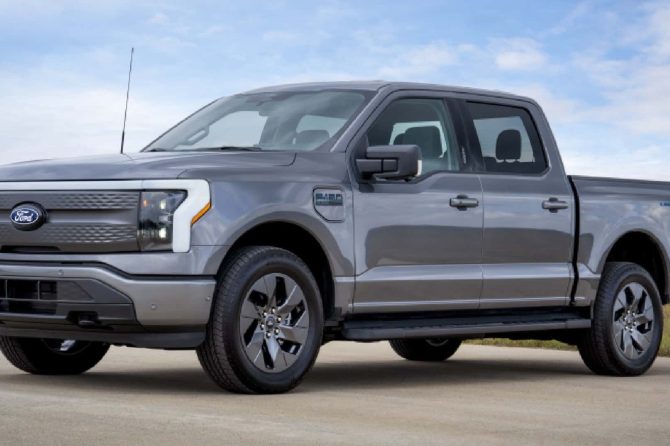 2024-ford-f-150-lightning-flash